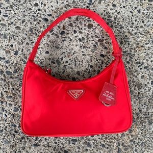 AUTHENTIC PRADA RE EDITION 2000 🍒